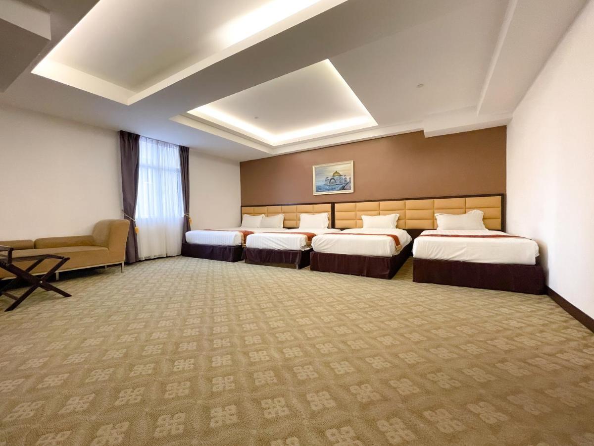 Hallmark Crown Hotel Malacca Exterior foto